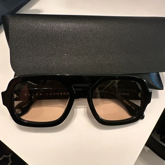 Black Square Women's Sunglasses - Picture 2 of 8